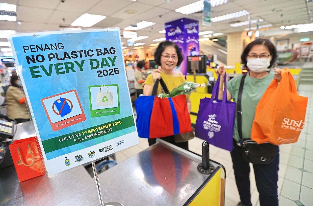 Hawkers, markets next in plastic phase-out plan