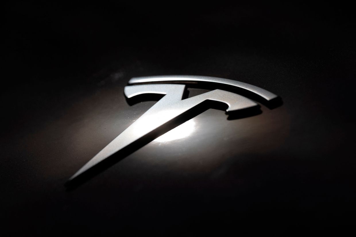 Tesla could benefit the most from new rules on reporting of self-driving car crashes