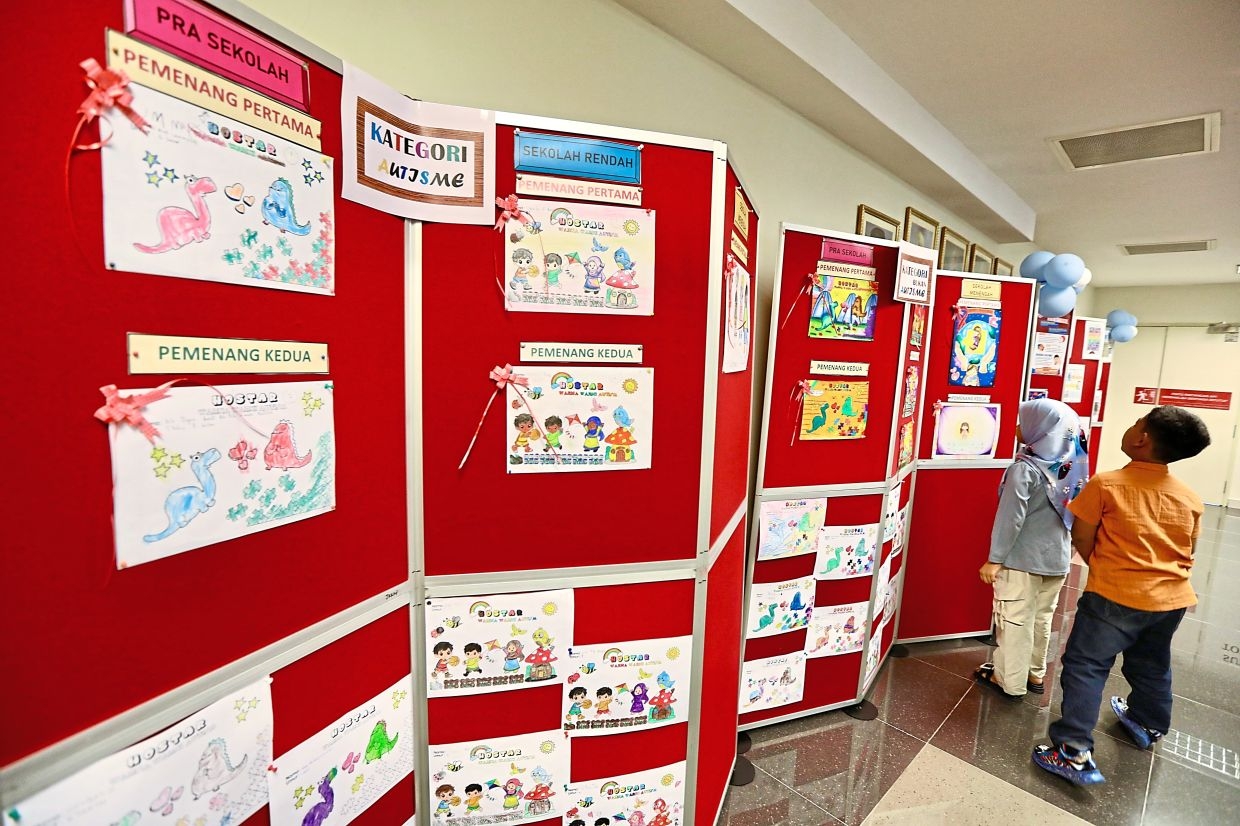 A local trilingual website offers information on autism for every stage of life