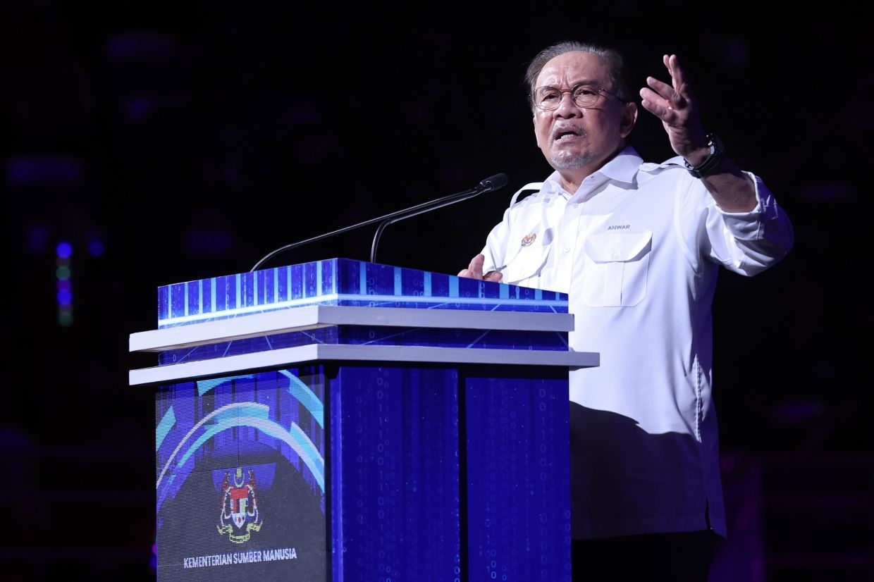 Anwar launches Madani workers' card, one million workers to enjoy discounts