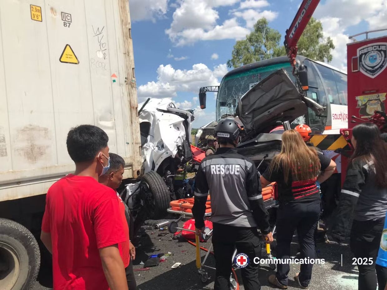 Multi-vehicle accident on expressway in Tarlac, Philippines kills 12 on Labour Day