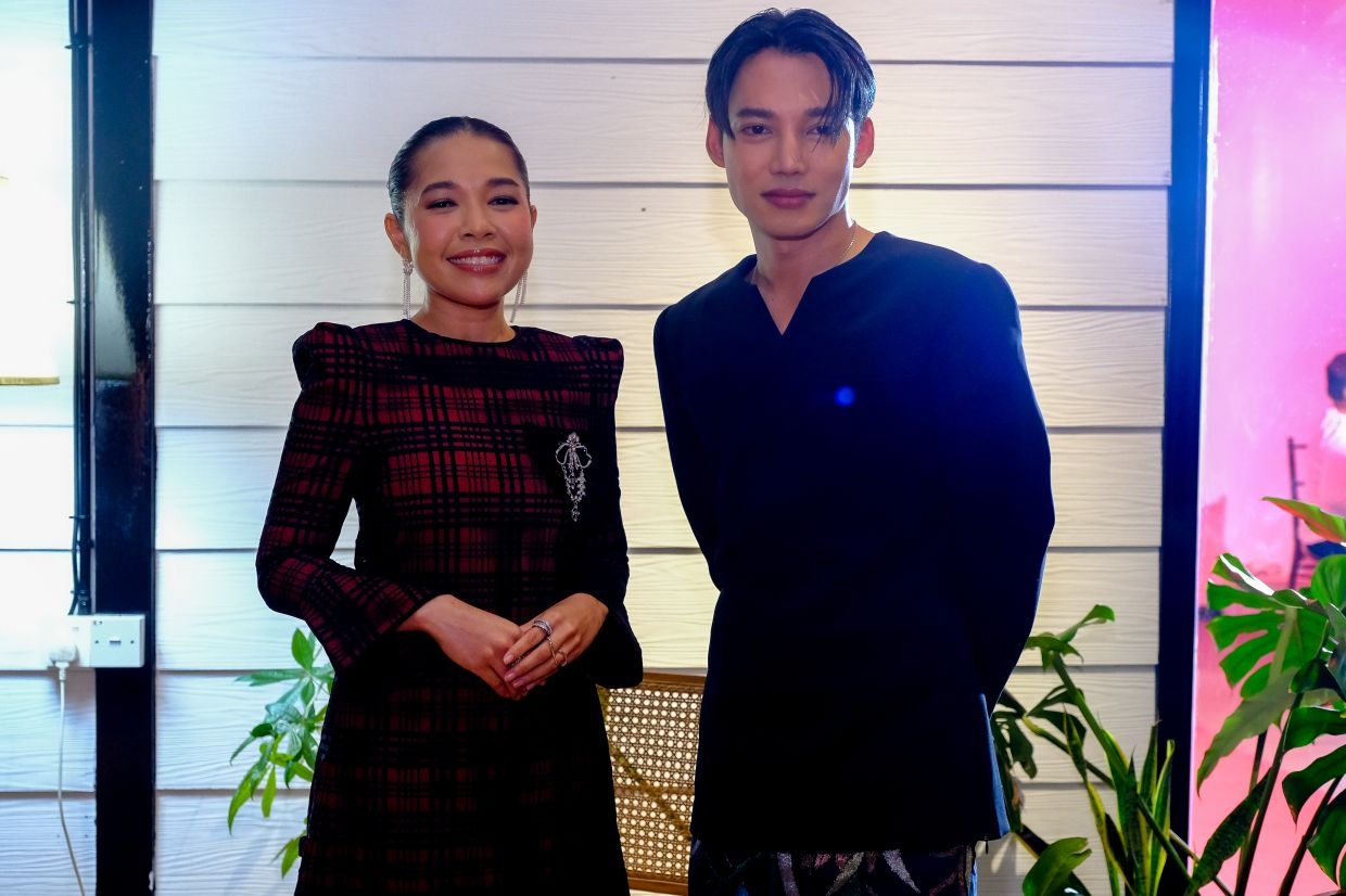 Stars continue to glitter for Malaysian super duo Hael Husaini-Nadeera Zaini as their blockbuster Raya song goes above 1.87 billion in social media & streaming platforms