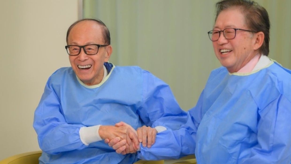Hong Kong's Li Ka-shing appears in person for first time since controversial Hutchison ports deal