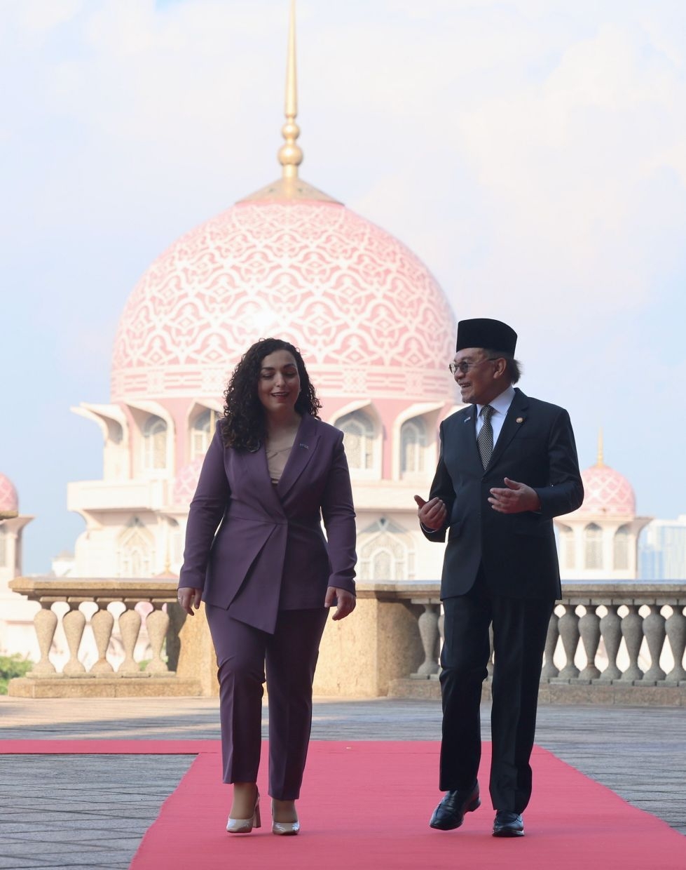 Kosovo president accorded official welcome at Perdana Putra