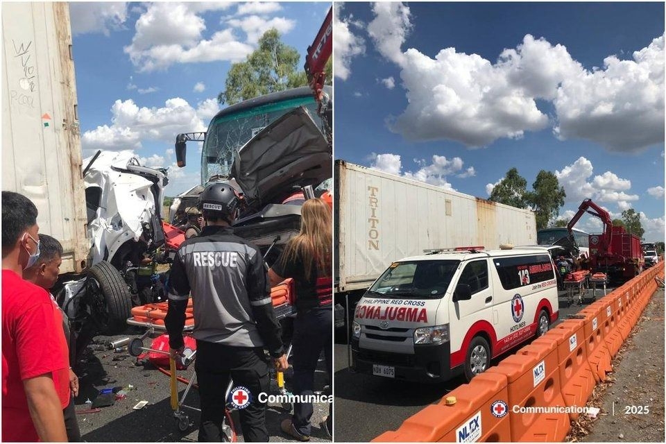 Ten killed as bus rams vehicles at Philippine toll gate