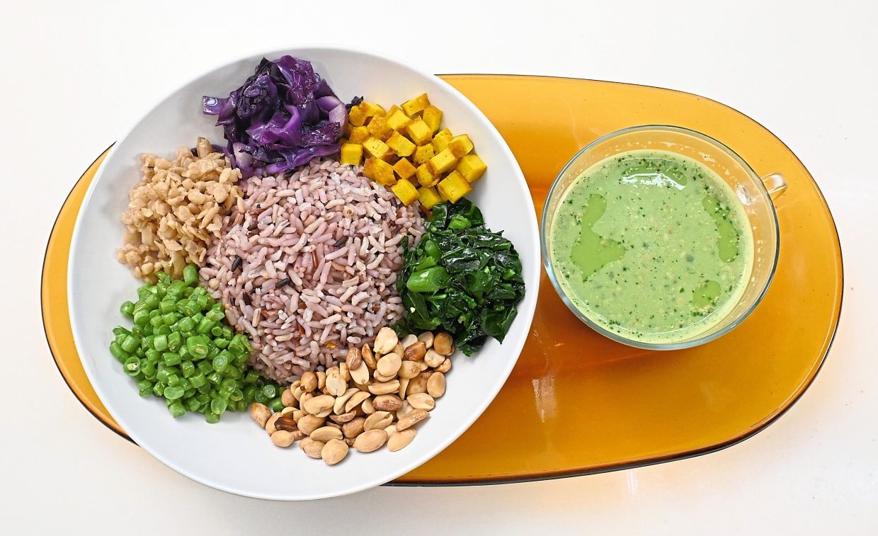 Green bowl of quiet thunder
