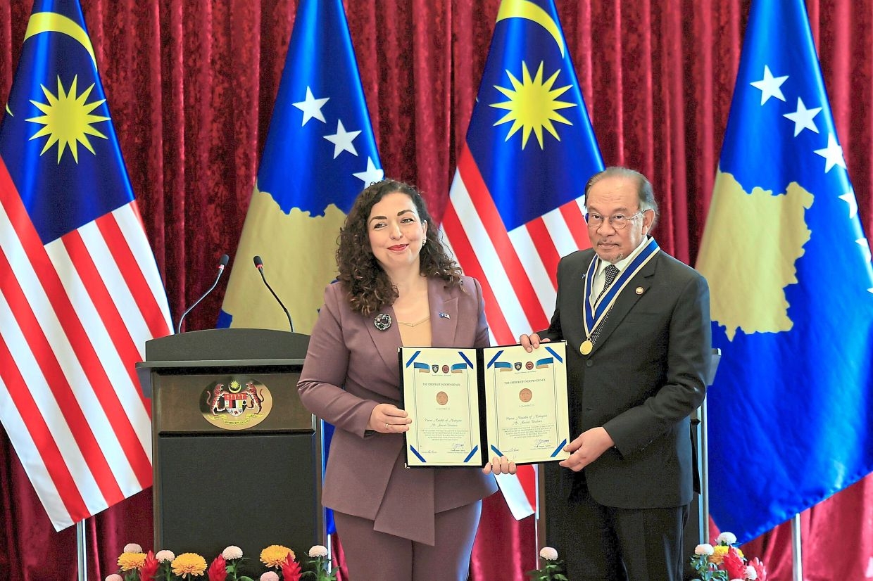 Kosovo honours Anwar with Order of Independence