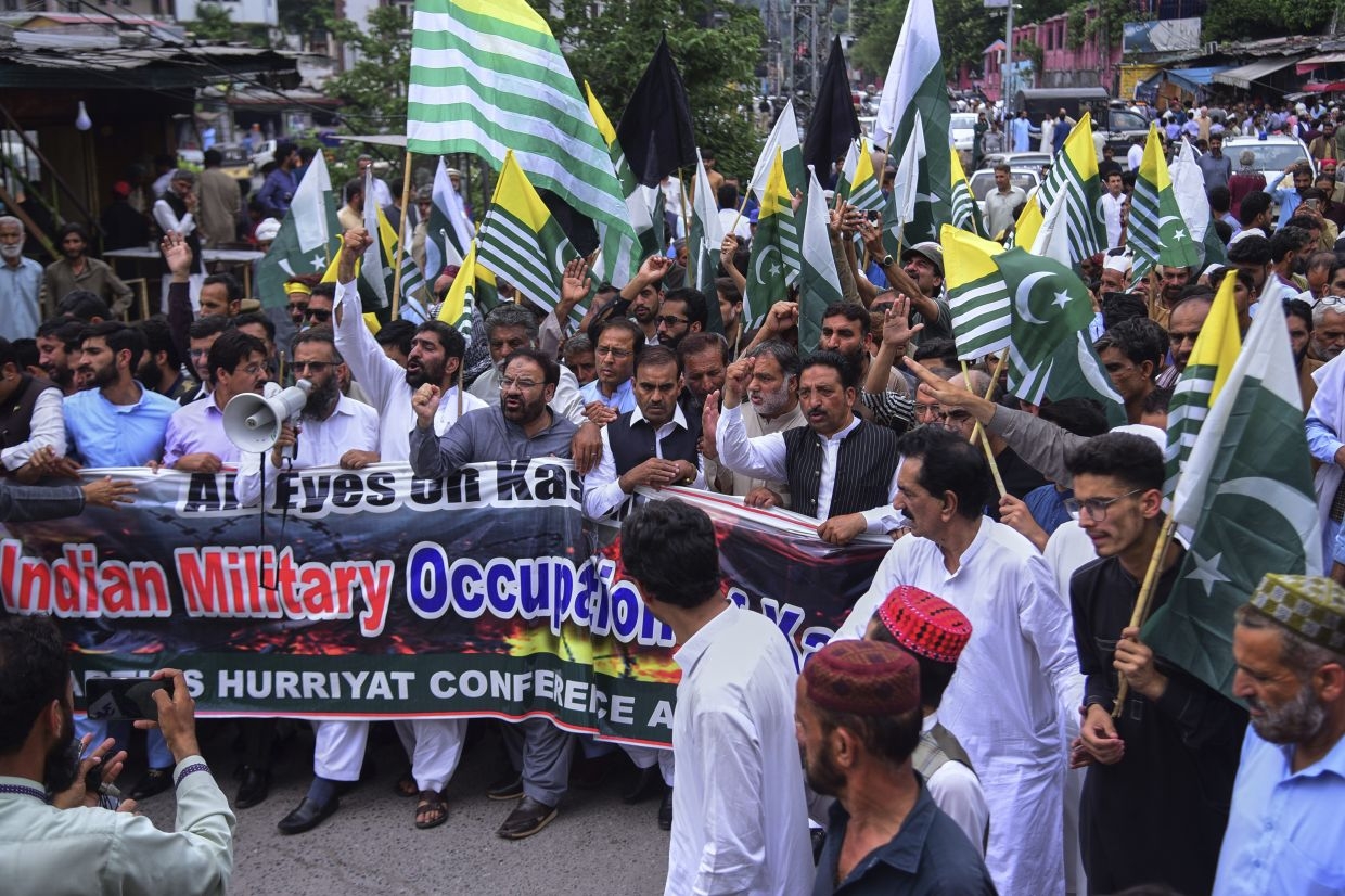 Pakistan asks Gulf allies to help ease India tensions following Kashmir attack