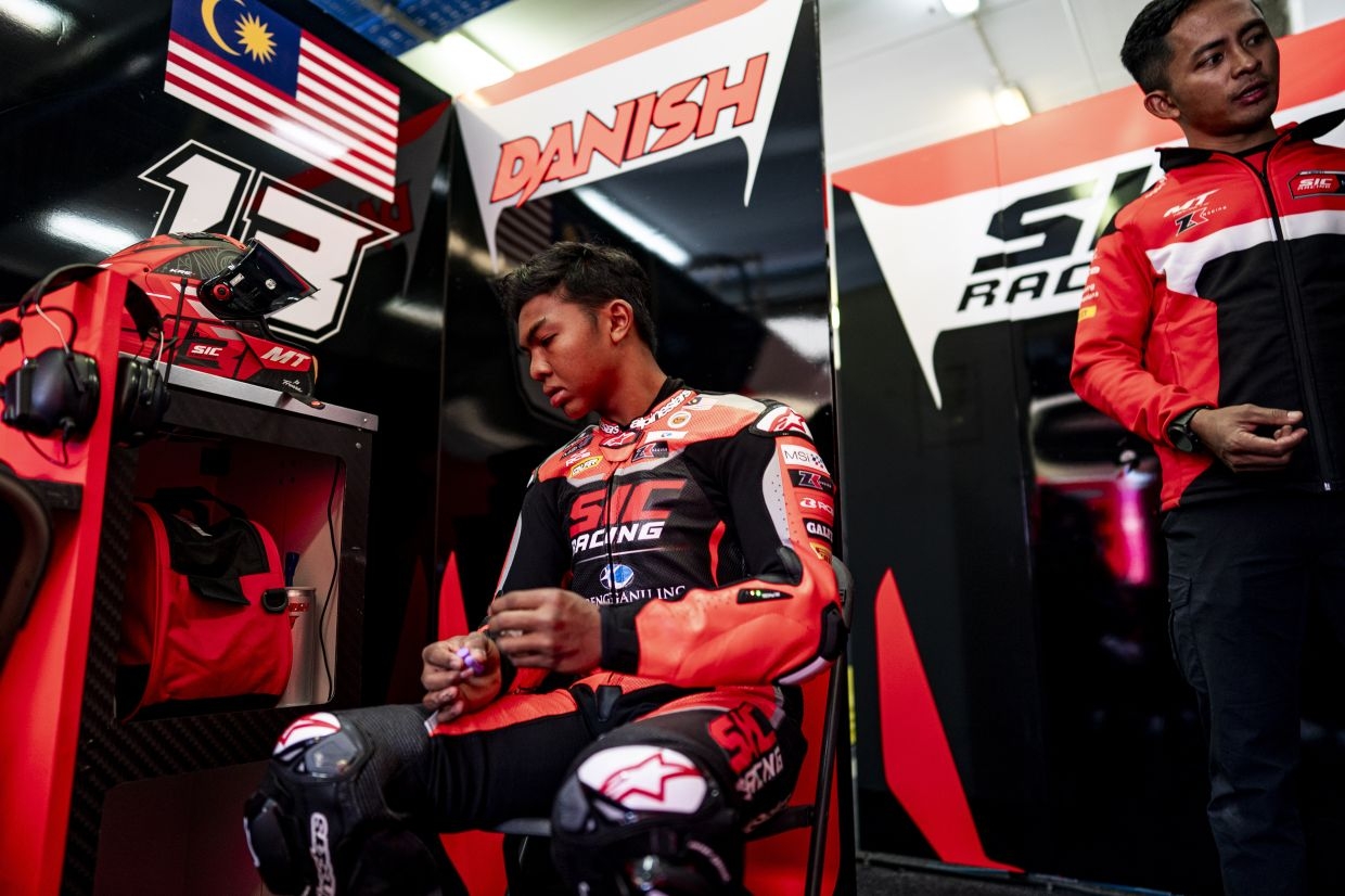 Junior GP rider Hakim shines with second-place finish in Portugal