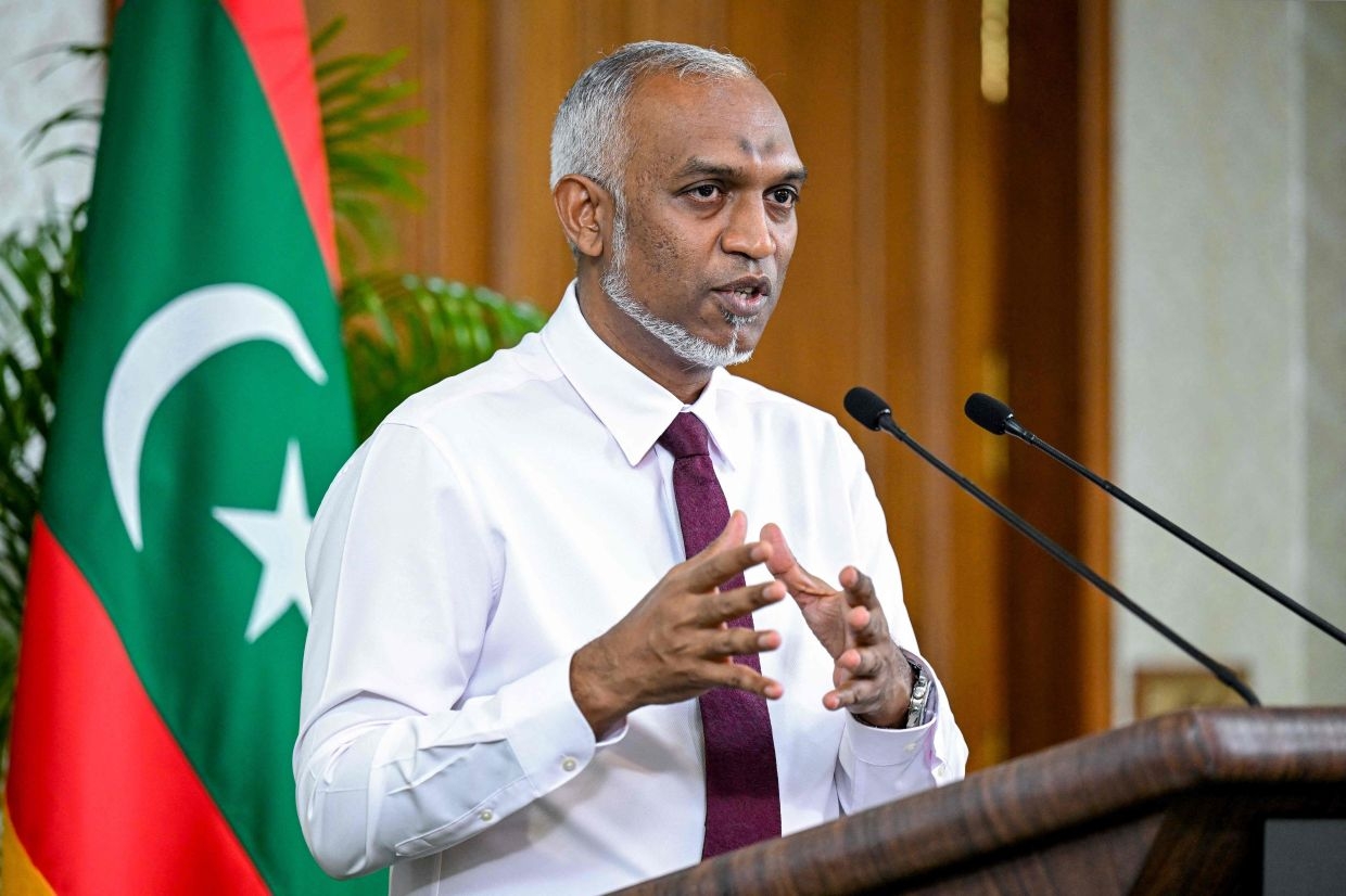 Maldives president holds record 15-hour press conference