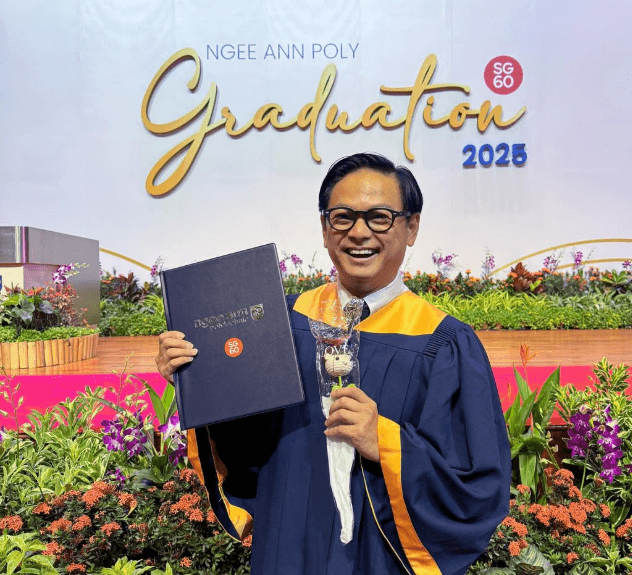 SG actor Dennis Chew graduates from Ngee Ann Polytechnic, offered spot in NUS