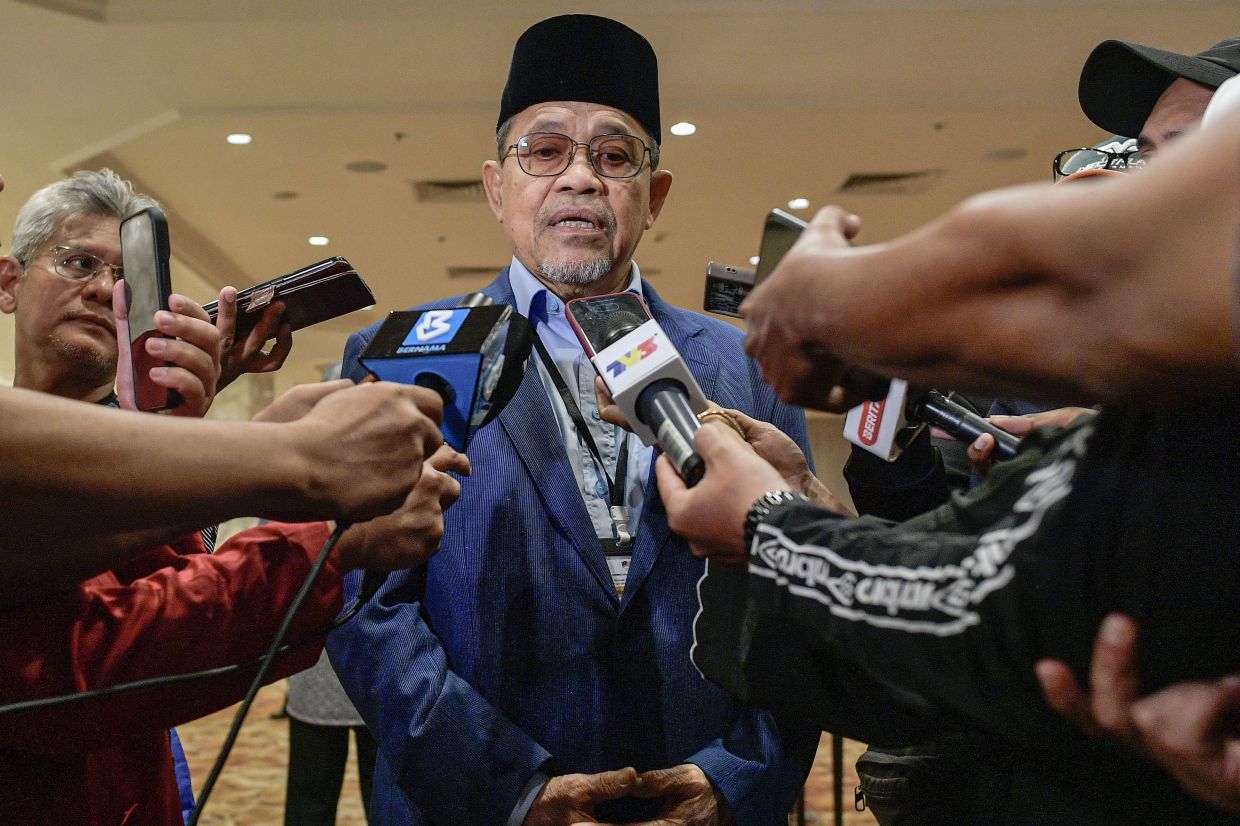 Chaos in Dewan Rakyat over Shahidan Kassim's remarks