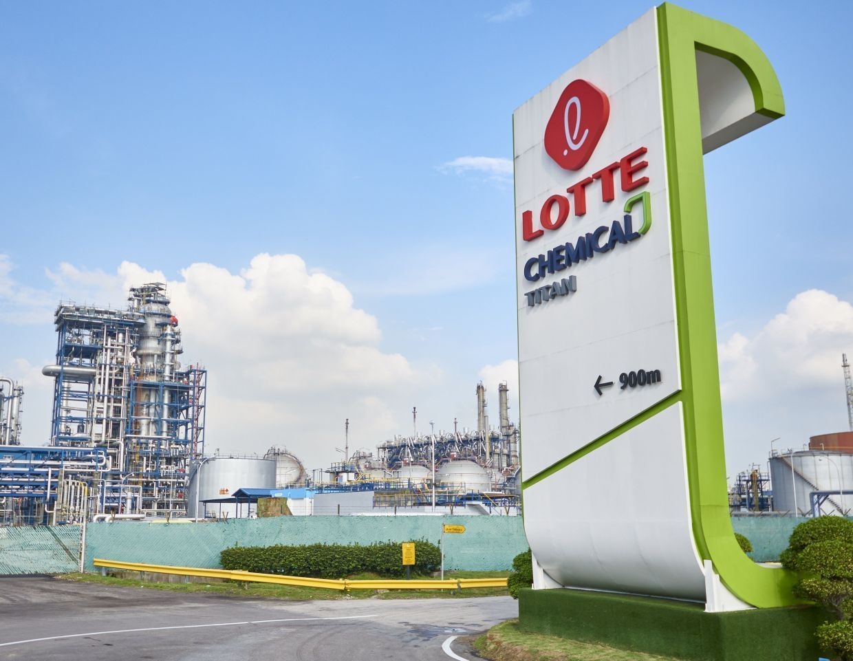 Lotte Chemical Titan posts lower 1Q losses