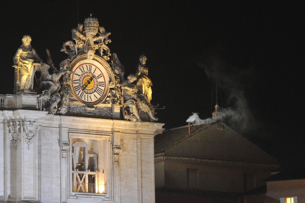 Wait for Vatican white smoke fires up social media