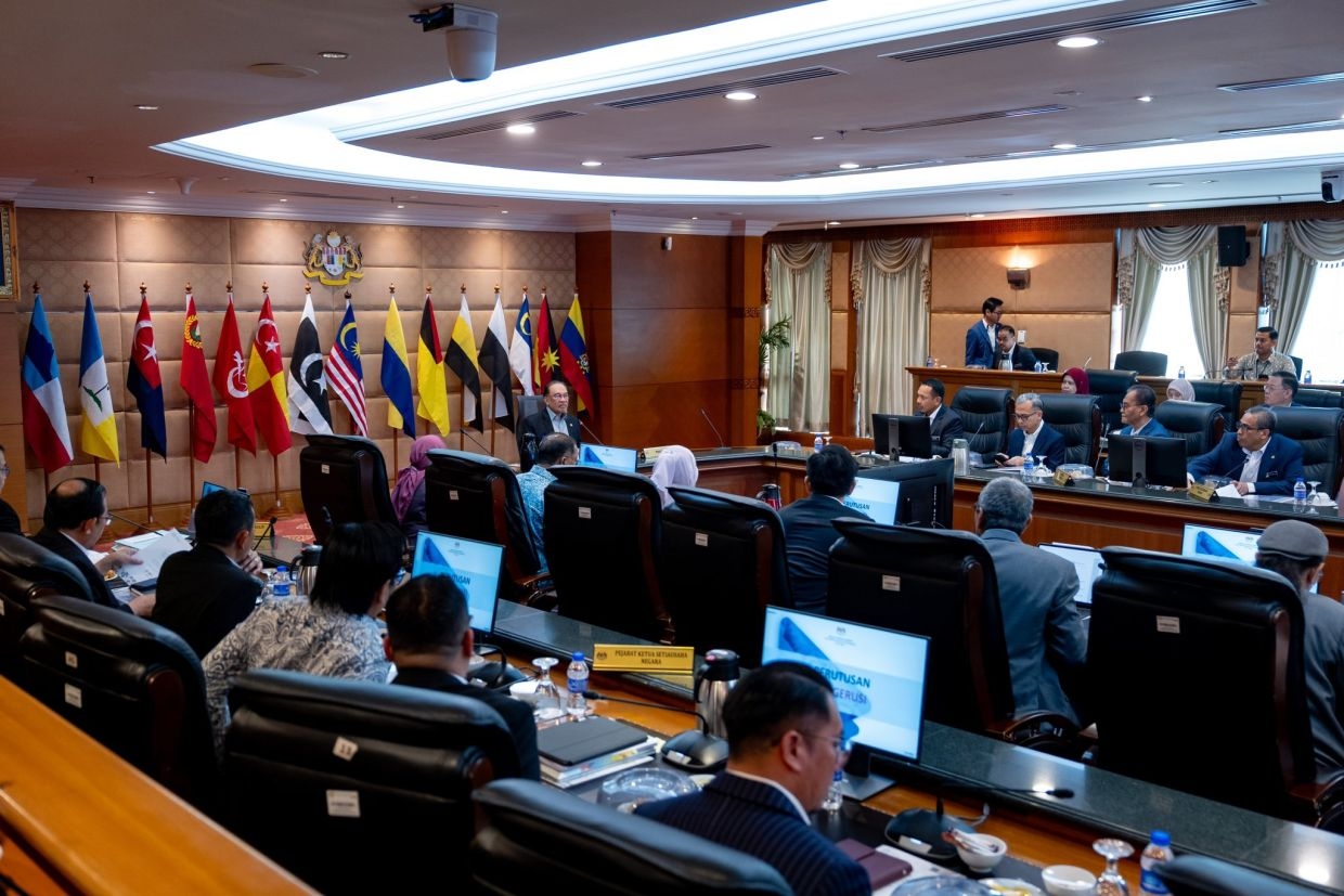 Govt mulls heatlhcare financing reform for long-term sustainability, says Anwar