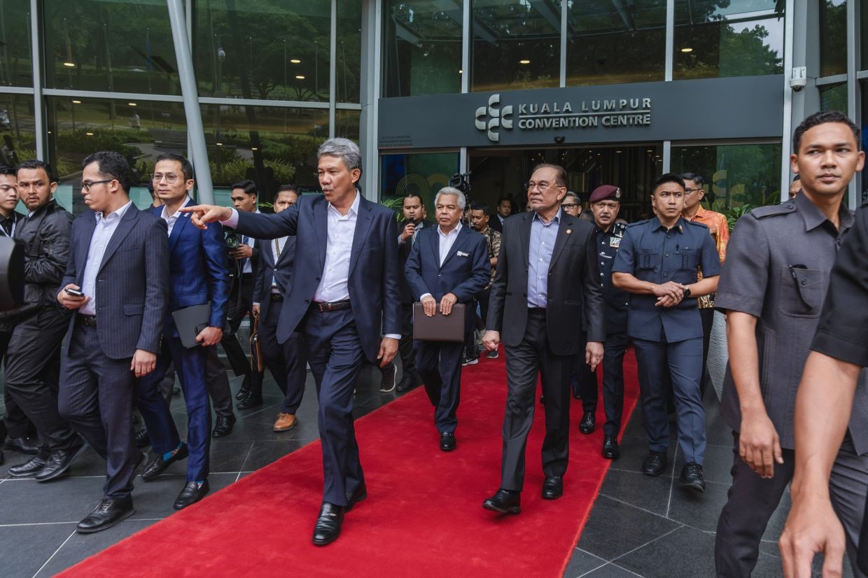 PM inspects preparations for 46th Asean Summit