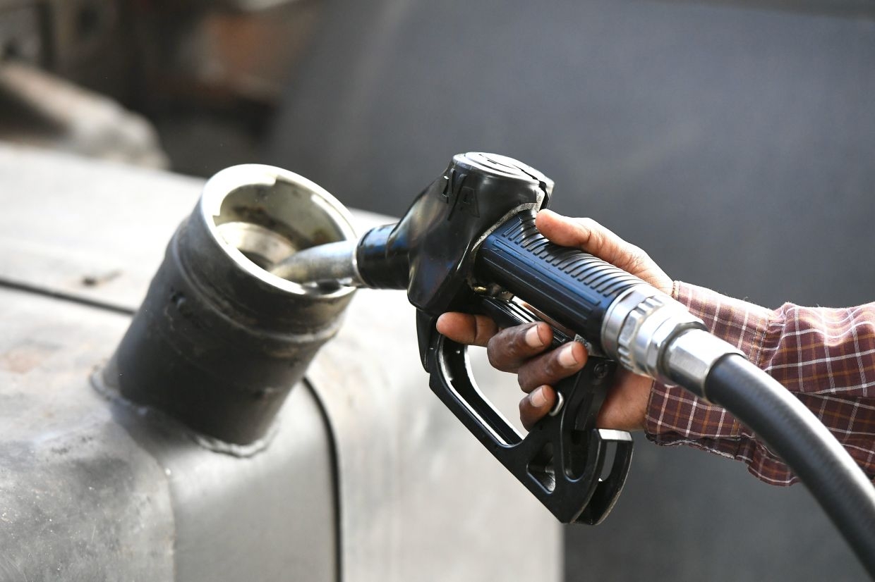 Domestic Trade ministry raids illegal store, 1,800 litres of diesel seized