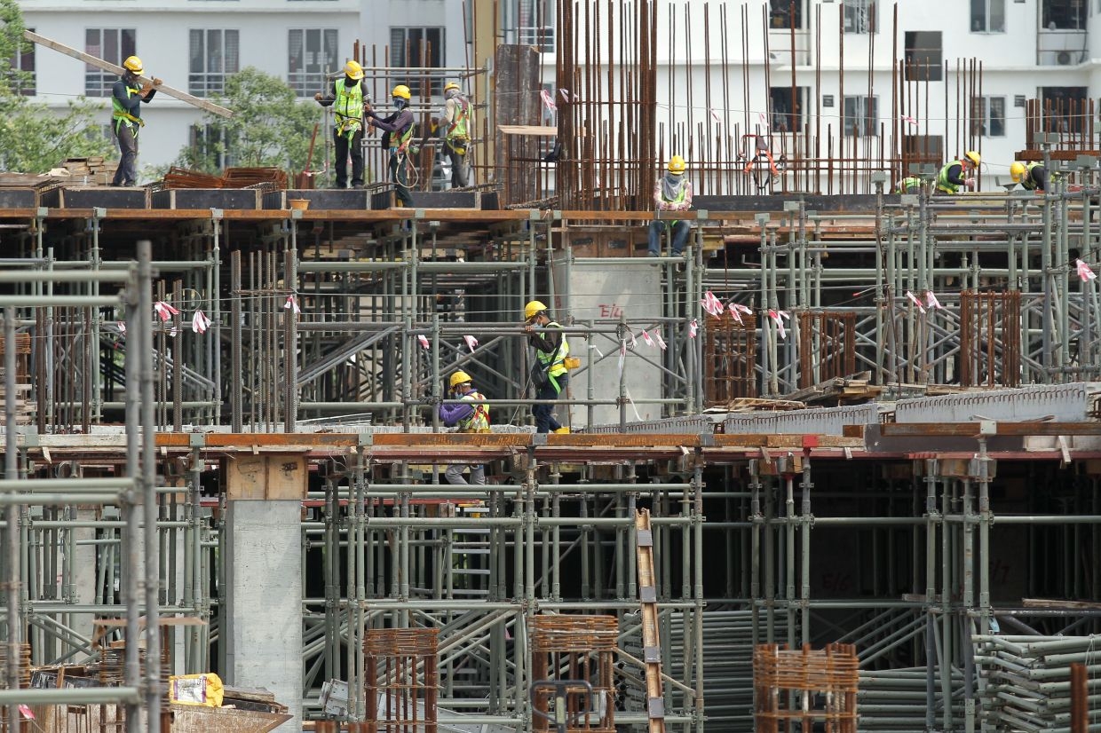 Foreign worker breaks leg escaping Immigration raid in JB