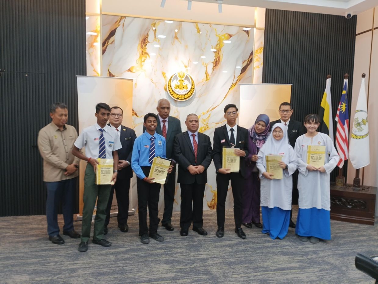 Perak to give out 52,000 SPM reference books to help students, says Saarani