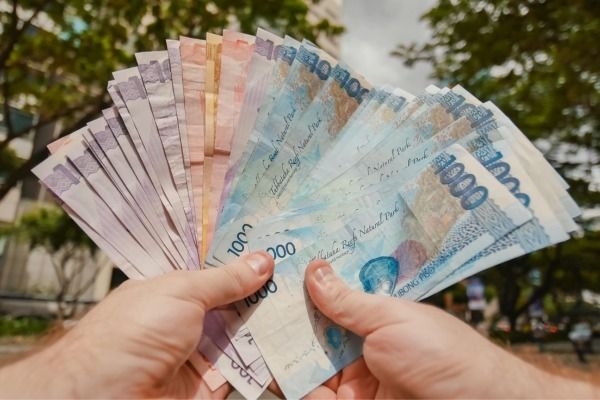 Philippines signals it won't intervene to cap peso strength