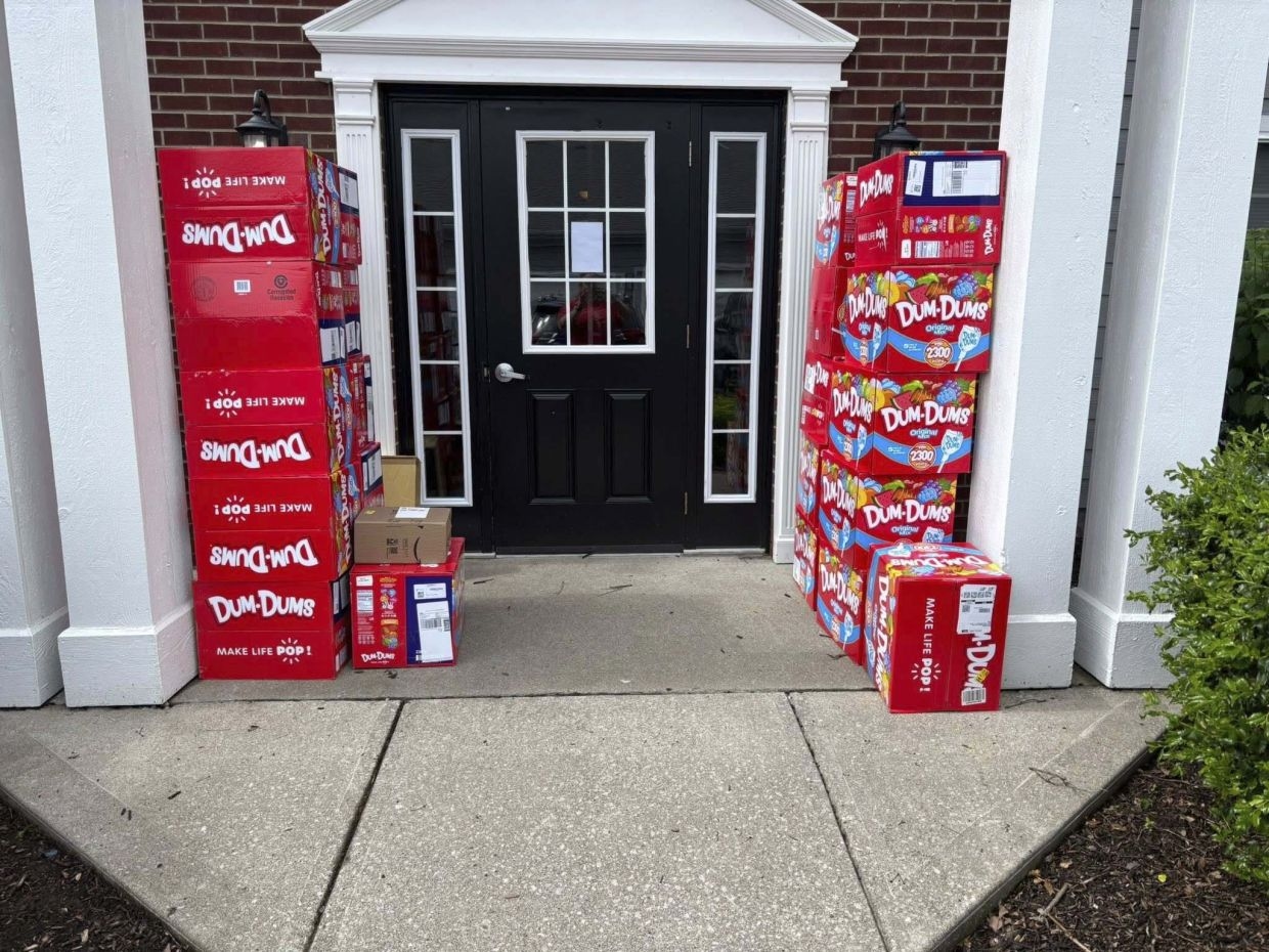 US boy uses mother's phone to order 70K lollipops to share with his friends
