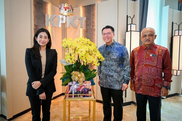Johor princess pays royal visit to Housing and Local Government Ministry