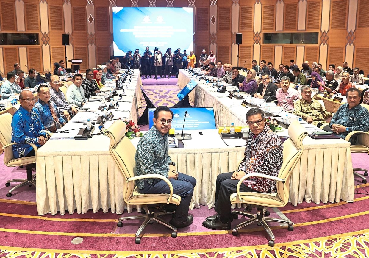 ‘Bosses must send foreign workers off'