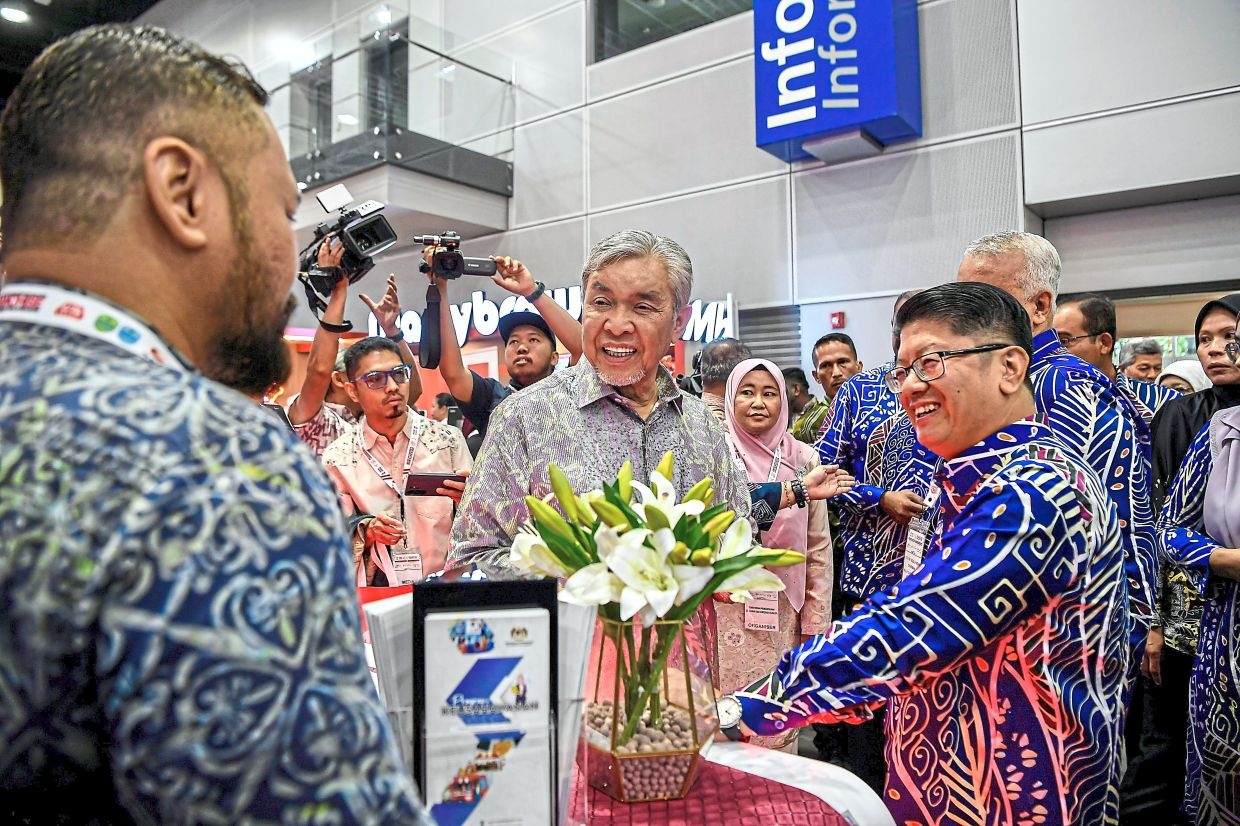 Zahid proposes boosting franchise sector