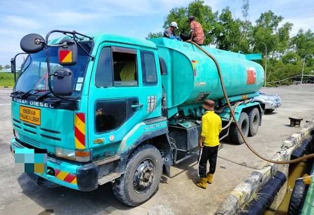 24,000 litres of smuggled diesel seized in Kuala Baram raid