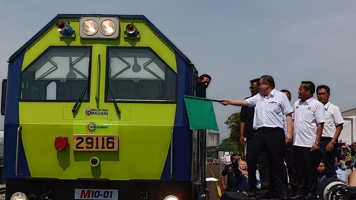 Pasir Gudang - Kempas Baru cargo rail line to include passenger services, says Loke