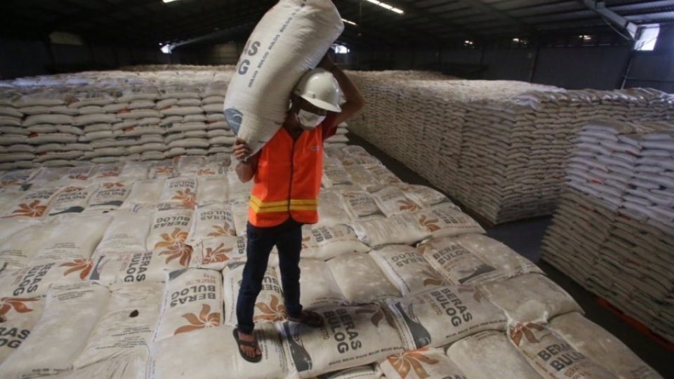 Indonesia seeks to end rice imports in 2025 as output jumps