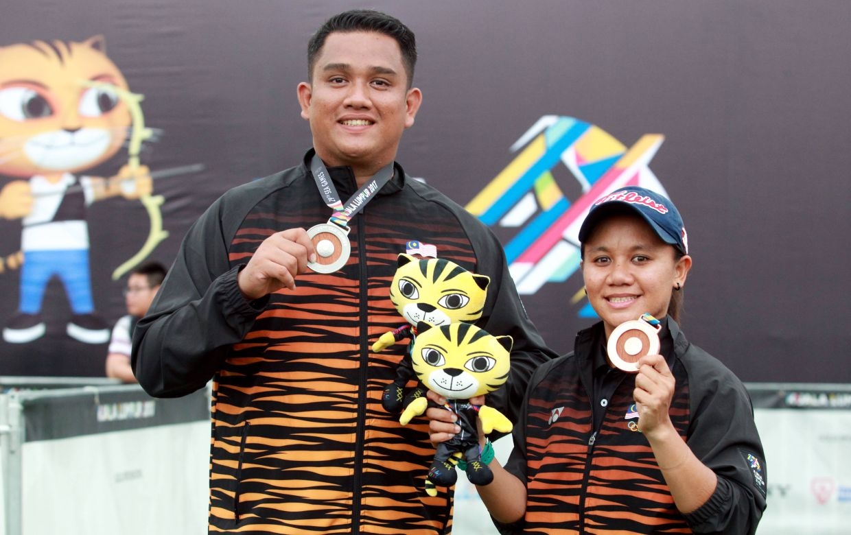 Mixed team compound archers Juwaidi and Fatin set national mark in Shanghai