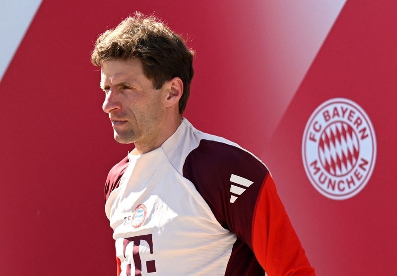 Soccer-Champions Bayern preparing for Mueller farewell in final home game