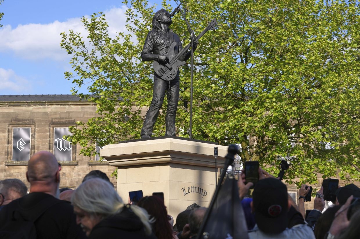 Statue of late Motorhead frontman Lemmy unveiled in English hometown