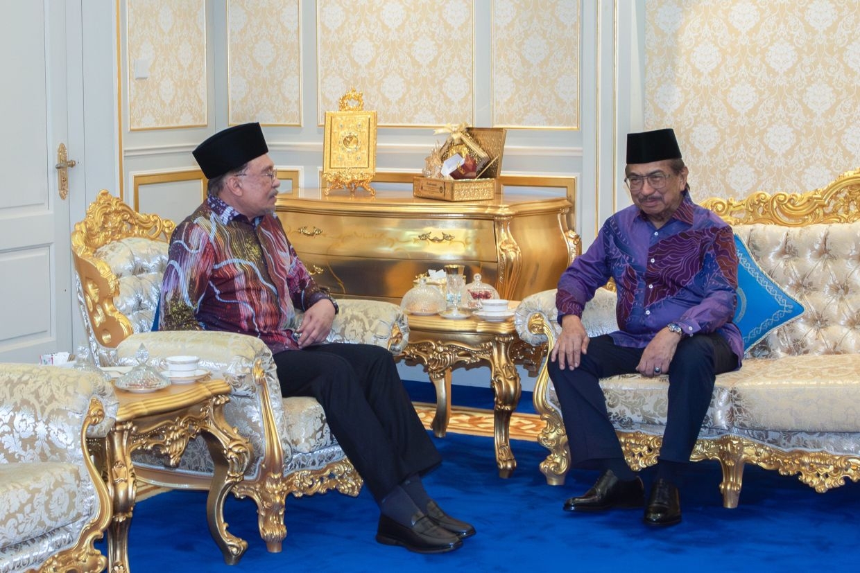 Anwar pays courtesy call on Sabah Governor Musa