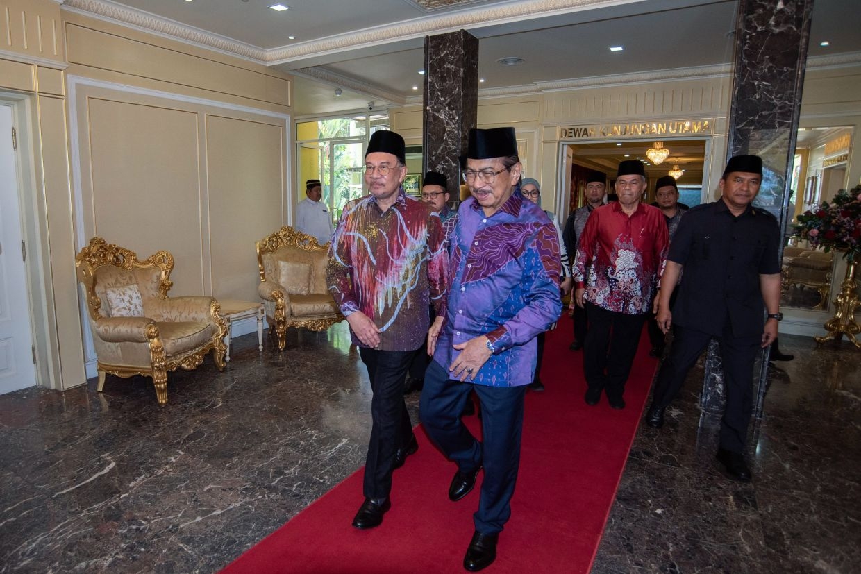 No talks on dissolving Sabah assembly, says Anwar after meeting governor