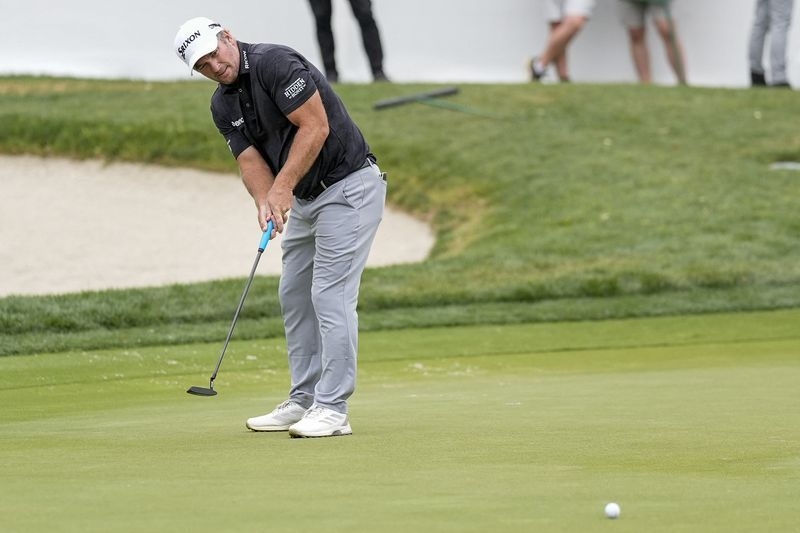 Golf-New Zealander Fox makes his mark stateside on Mother's Day at Myrtle Beach