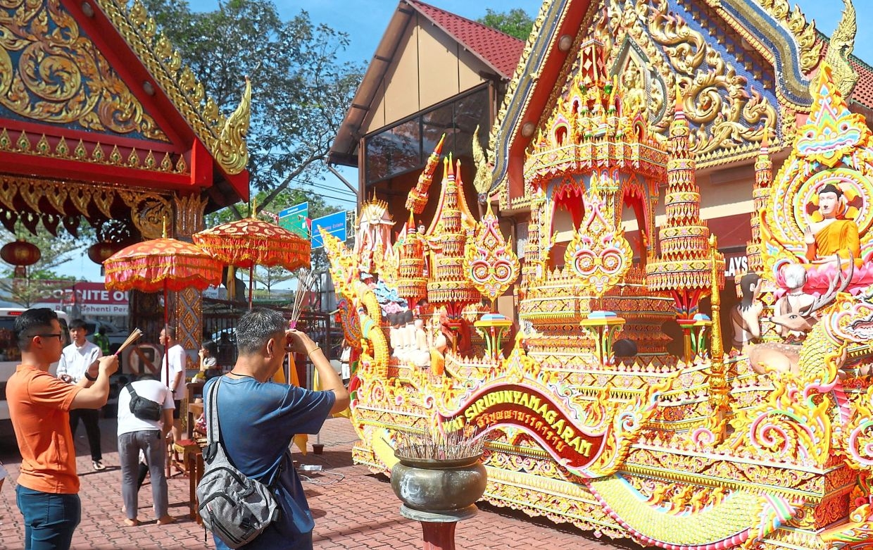 Intricate float a draw for visitors