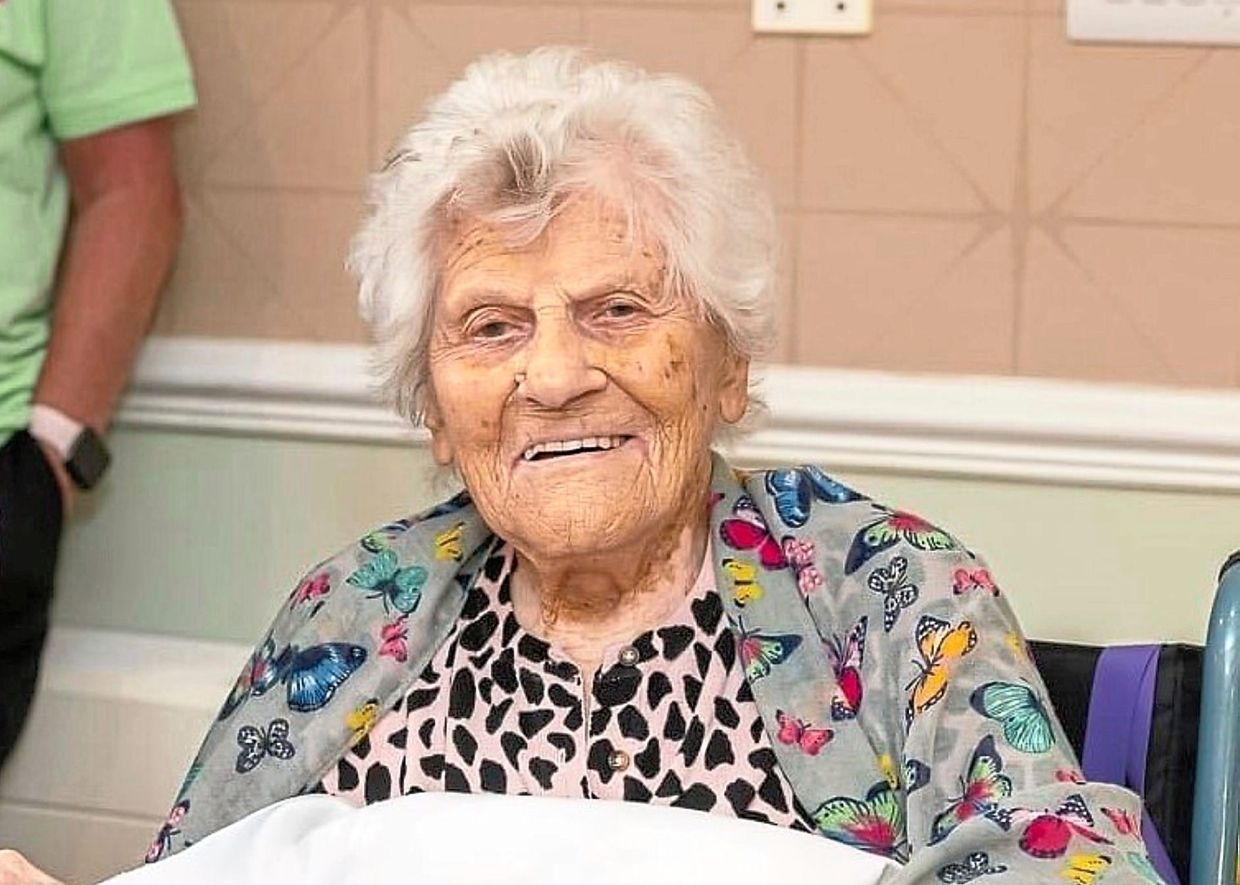 The secret to a (very) long life: 'Never argue', says 115-year-old British woman