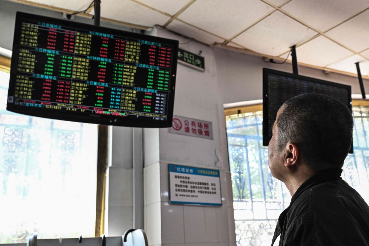 China stocks flat, Hong Kong retreats as tariff optimism fades