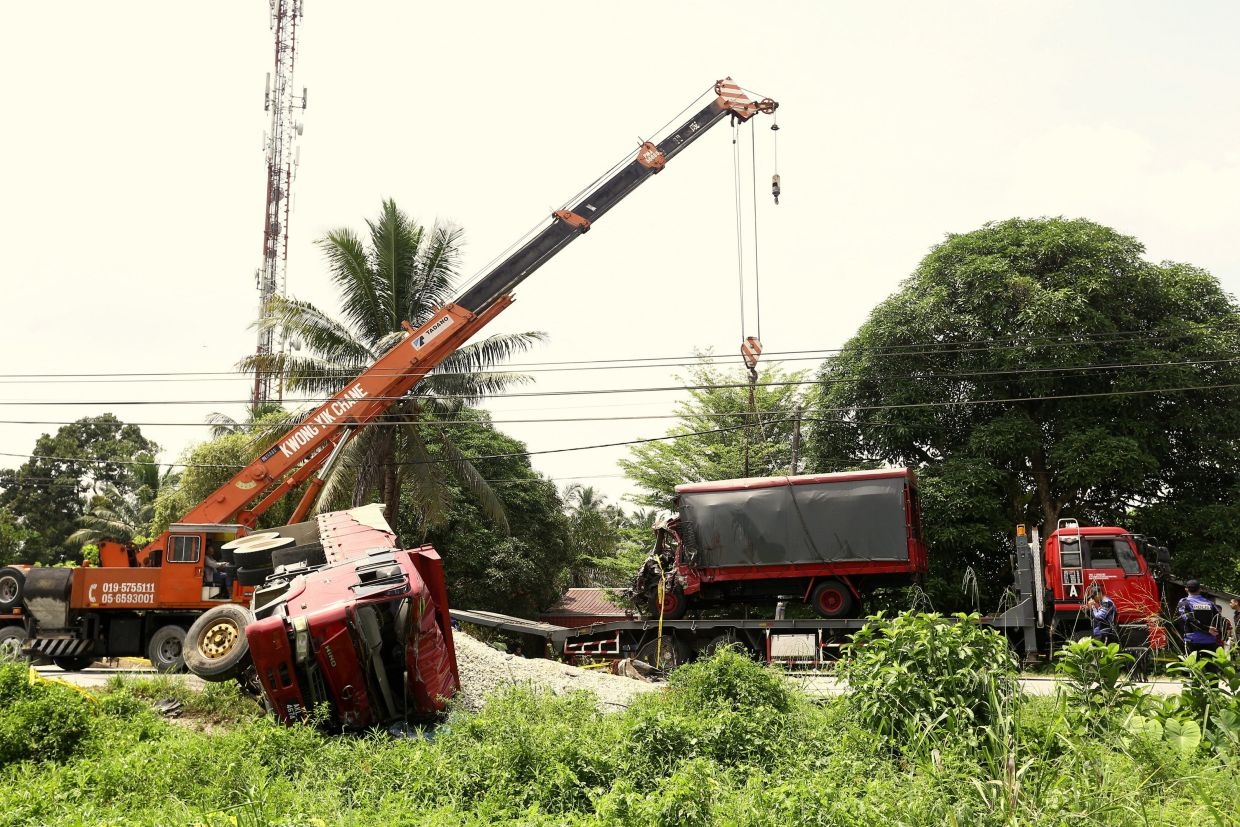 Families mourn loss of nine FRU personnel in Teluk Intan tragedy