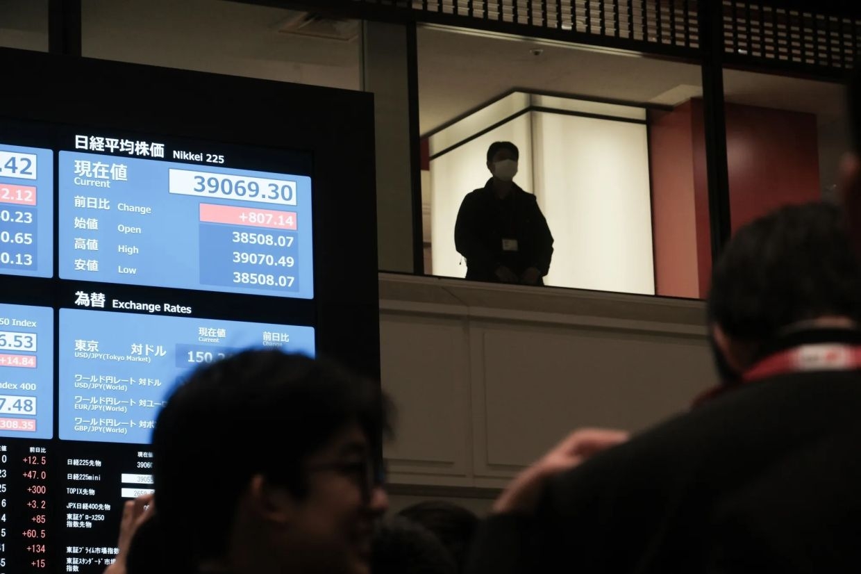 Japan stocks head for longest rally since 2009
