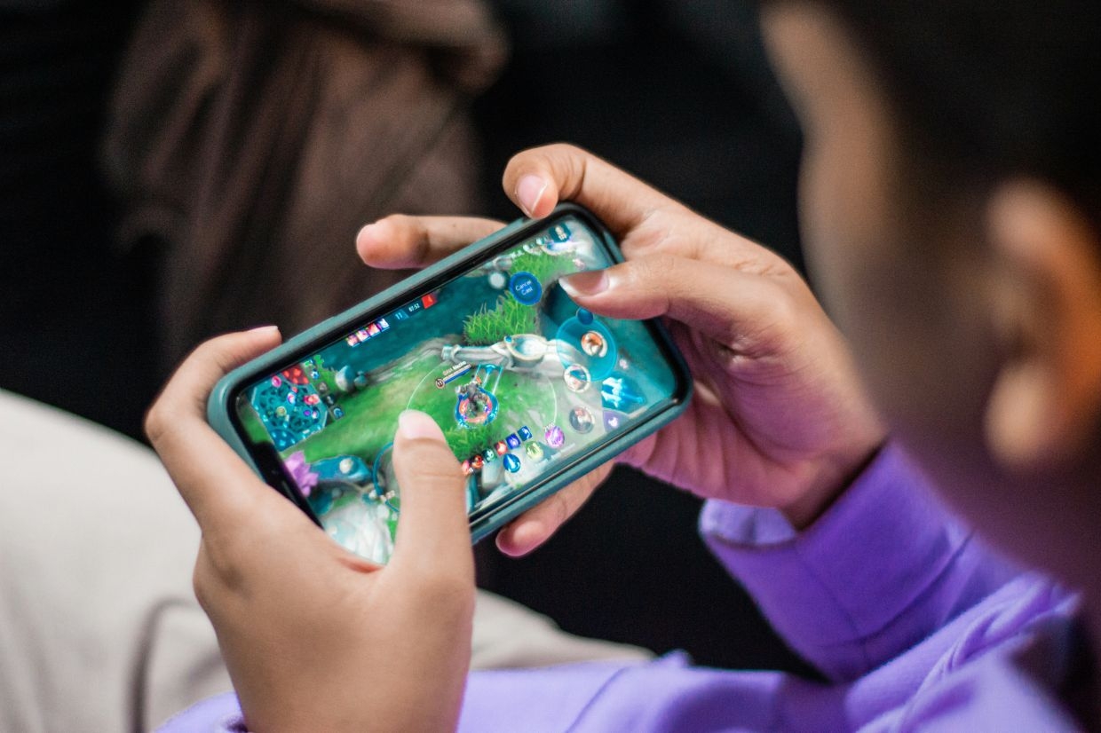 Mobile games turn into boom-or-bust industry as spending rises