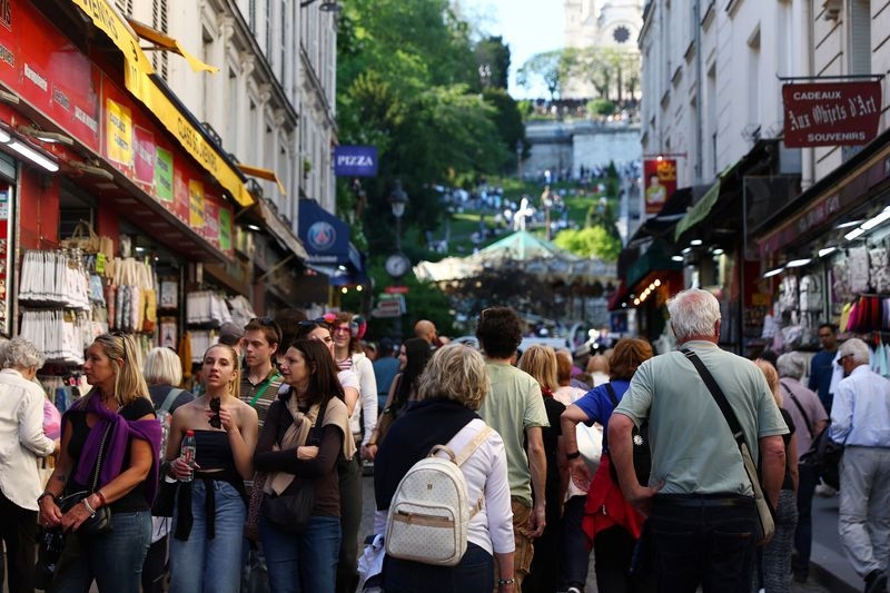 Cycling-Last Tour stage to go through Butte Montmartre in Paris