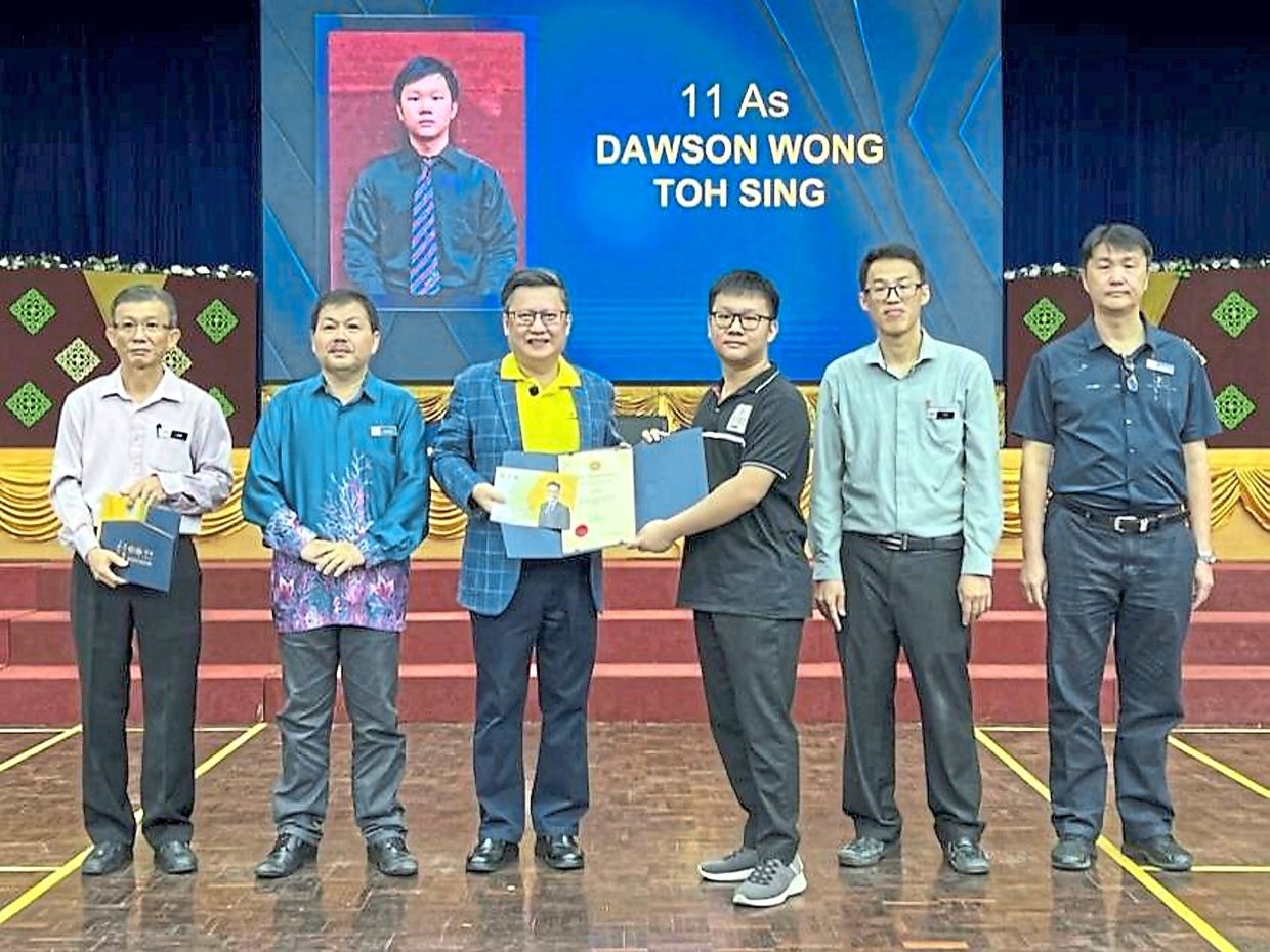 Reward for good SPM results in Sibu
