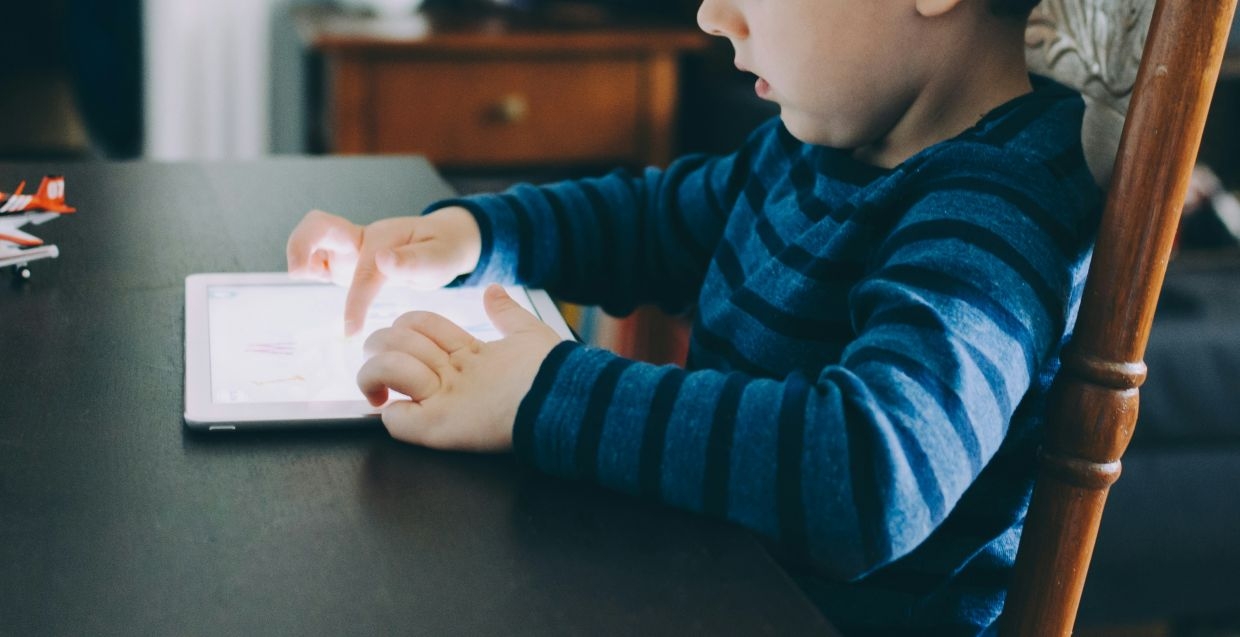 EU seeks to better protect children from online dangers