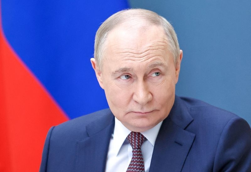 Factbox-An aide, a diplomat and a spy: Who is Putin sending to Turkey?