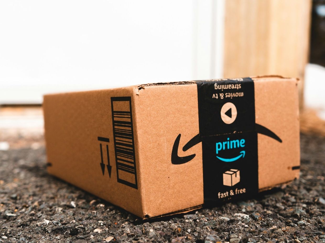 Amazon delivery driver poops on LA porch
