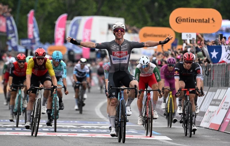 Cycling-Groves triumphs as Giro stage six neutralised after crash