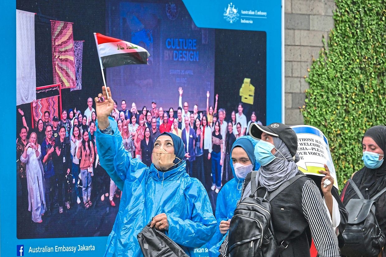 Aussie visit amid global turmoil